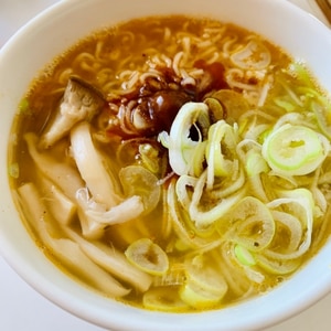 味付き白髪ネギたっぷり塩ラーメン